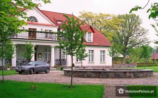 HOTEL DWÓR W BYCHOWIE