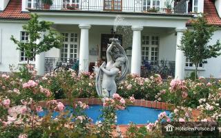 HOTEL DWÓR W BYCHOWIE