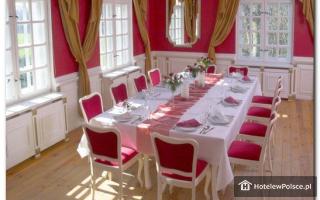 HOTEL DWÓR W BYCHOWIE