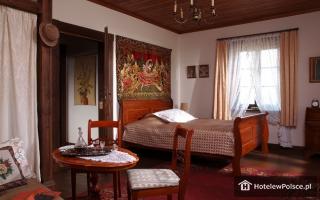 HOTEL DWÓR STANICA RZECZNA ŁABĘDZIE