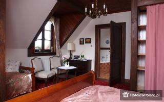 HOTEL DWÓR STANICA RZECZNA ŁABĘDZIE