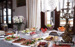 HOTEL DWÓR STANICA RZECZNA ŁABĘDZIE