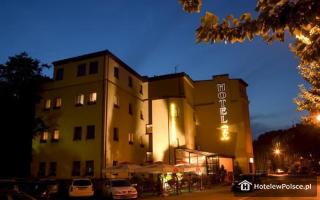 HOTEL BATORY