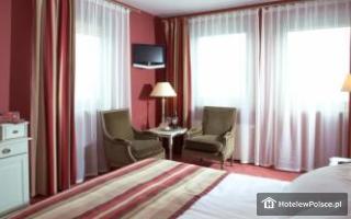 HOTEL BATORY