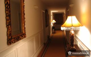 HOTEL SZRENICOWY DWÓR