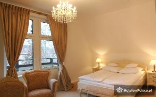 HOTEL SZRENICOWY DWÓR