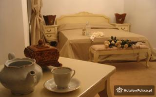 HOTEL SZRENICOWY DWÓR